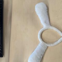 Serre-tête lapin, como reportado por IKEA Liège utilizando o iLost