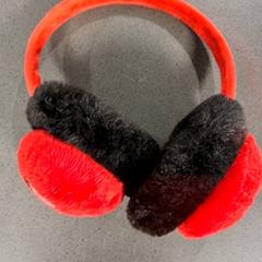 イヤーマフ Rood en zwart がiLostで Breng Nijmegen によって報告されました
