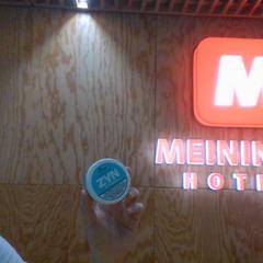 Snus cyan, white, segons ha informat MEININGER Hotel Innsbruck Zentrum mitjançant iLost