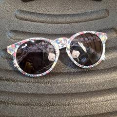 Gafas de sol, segundo informou IKEA Grenoble usando iLost