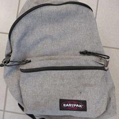 حقائب الظهر والحقائب النهارية grijs Eastpak، كما تم الإبلاغ عنه بواسطة Regio Oost-Vlaanderen عبر iLost