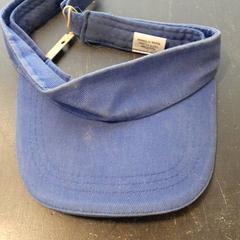 Petje cap blauw, a été signalé par Qbuzz servicepunt  Emmen utilisant iLost