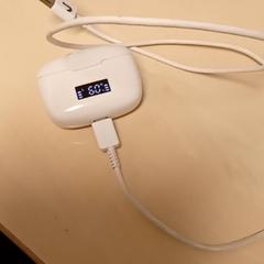 Auriculars sense fil, segons ha informat Mövenpick Hotel Amsterdam City Centre mitjançant iLost