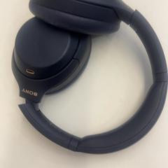 سماعات الرأس Sony، كما تم الإبلاغ عنه بواسطة HvA Amstelcampus عبر iLost