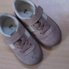 Zapatos de niños H&M, ha sido reportado por Het Spoorwegmuseum con iLost