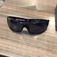 Ulleres de sol Zwart, segons ha informat Van der Valk Hotel Zwolle mitjançant iLost