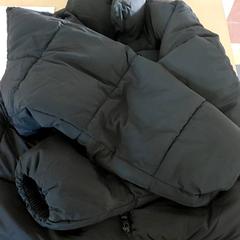 衣類 - Jas がiLostで Centraal magazijn によって報告されました