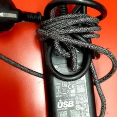 Laptop oplader, zoals gemeld door UvA REC met iLost