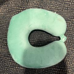 Almofada para pescoço, como reportado por Van der Valk Hotel Utrecht utilizando o iLost