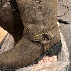 Botas, segundo informou Van der Valk Hotel Assen usando iLost