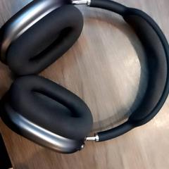 Hodetelefoner, som rapportert av Leonardo Royal Hotel Amsterdam ved bruk av iLost