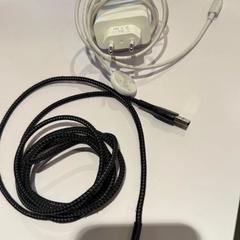 Adaptador White and Black chargers, ha sido reportado por MEININGER Hotel Bruxelles Gare du Midi con iLost