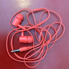 Auriculars Rote, segons ha informat MEININGER Hotel Berlin Alexanderplatz mitjançant iLost