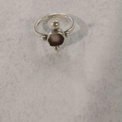 Ring zilver met paarse steen, as reported by Bolognalaan 101 using iLost