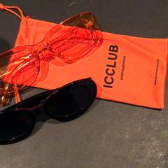 Ulleres de sol, segons ha informat Van der Valk Hotel Amsterdam Zuidas mitjançant iLost