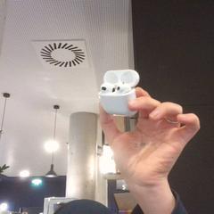 Auriculars, segons ha informat MEININGER Hotel Vienna Downtown Franz mitjançant iLost