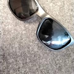 Gafas de sol, segundo informou Gemeente Puurs-Sint-Amands usando iLost
