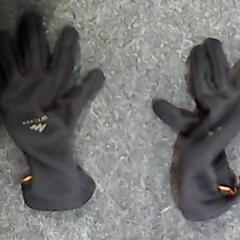 Guanti, come riportato da SnowWorld Landgraaf utilizzando iLost