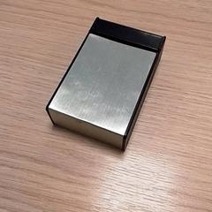 Estoig de cigarrets Zwart/zilver De Bruin, segons ha informat Qbuzz Fryslân mitjançant iLost