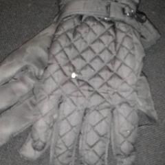 إكسسوارات الملابس، كما تم الإبلاغ عنه بواسطة TivoliVredenburg عبر iLost