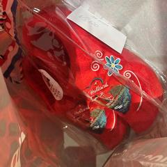 Tøfler Rode klompen (sloffen), som rapportert av Van der Valk Rotterdam Blijdorp ved bruk av iLost