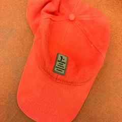 Casquette, a été signalé par Ramada by Wyndham Amsterdam Airport Schiphol utilisant iLost