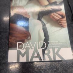 Könyv, amint azt Rotterdam The Hague Airport az iLost segítségével jelentette.