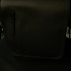 バッグ Black がiLostで MEININGER Hotel Berlin Central Station によって報告されました