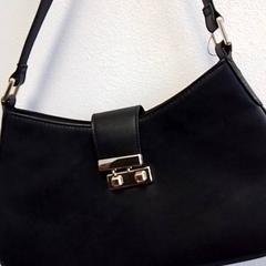 Portemonnee, iLost를 사용하여 Hermes Eindhoven에 보고됨