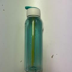 Drinkfles blauw, segons ha informat Avonturenpark Hellendoorn mitjançant iLost