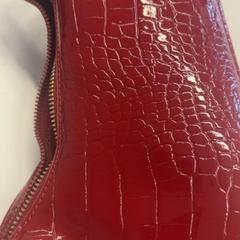 Táska, amint azt GVB az iLost segítségével jelentette.