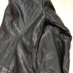 Klær - Jas, som rapportert av Regio Antwerpen - Brussel ved bruk av iLost