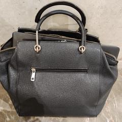 Zwarte handtas, gerapporteerd met iLost