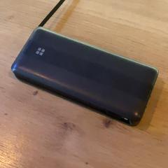 Accesorios Black charger, segundo informou MEININGER Hotel Köln West usando iLost