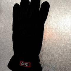 Gloves, as reported by IKEA Mons using iLost