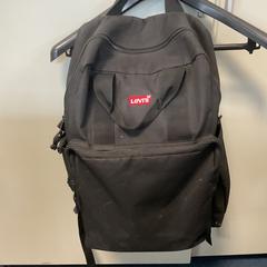Mochila Levis zwart, segundo informou Breng Arnhem usando iLost