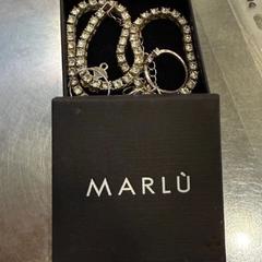 Halsband Marlù, rapporterat av MEININGER Hotel Bruxelles Gare du Midi med iLost