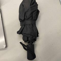 Parapluie noir, a été signalé par IKEA Paris - Rivoli utilisant iLost