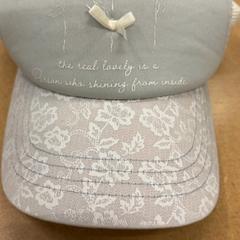 Cappello, come riportato da IKEA Tokyo-Bay utilizzando iLost