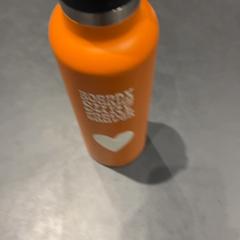 Drikkeflaske Oranje, som rapportert av Universiteit Gent - Faculteitsbibliotheek LW ved bruk av iLost