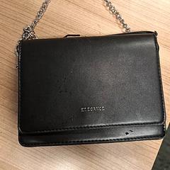 Bag Zwart Elegance, som rapportert av Connexxion Noord Holland Noord Hoorn ved bruk av iLost