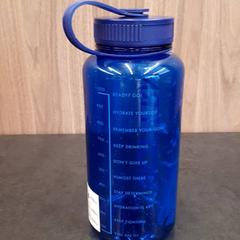 İLost kullanarak Rotterdam The Hague Airport tarafından bildirildiği gibi Su şişesi