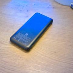 Powerbank zwart, rapporterat av Bobbejaanland med iLost