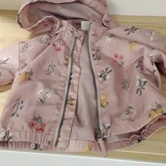 Bunda Roze jas kinderen, ako bolo nahlásené IKEA Breda pomocou iLost