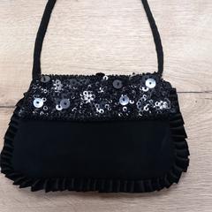 여성용 가방, iLost를 사용하여 Pouw Vervoer에 보고됨