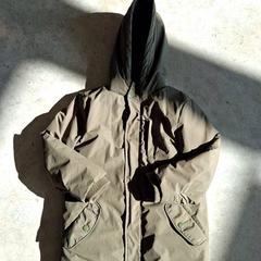 Manteau parka, a été signalé par IKEA Dijon utilisant iLost