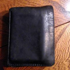 een zwarte portemonnee, ha sido reportado a iLost