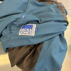 Oblečení kleding, jak nahlášeno Regio Oost-Vlaanderen pomocí iLost