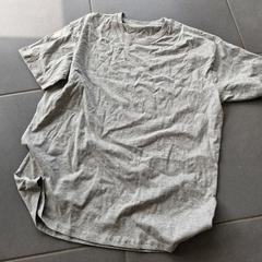 Kleding - T-shirt grijs, ha sido reportado por Centraal magazijn con iLost