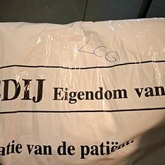الملابس zak met gebitsproyhese pantoffels، كما تم الإبلاغ عنه بواسطة Ziekenhuis Oost-Limburg عبر iLost